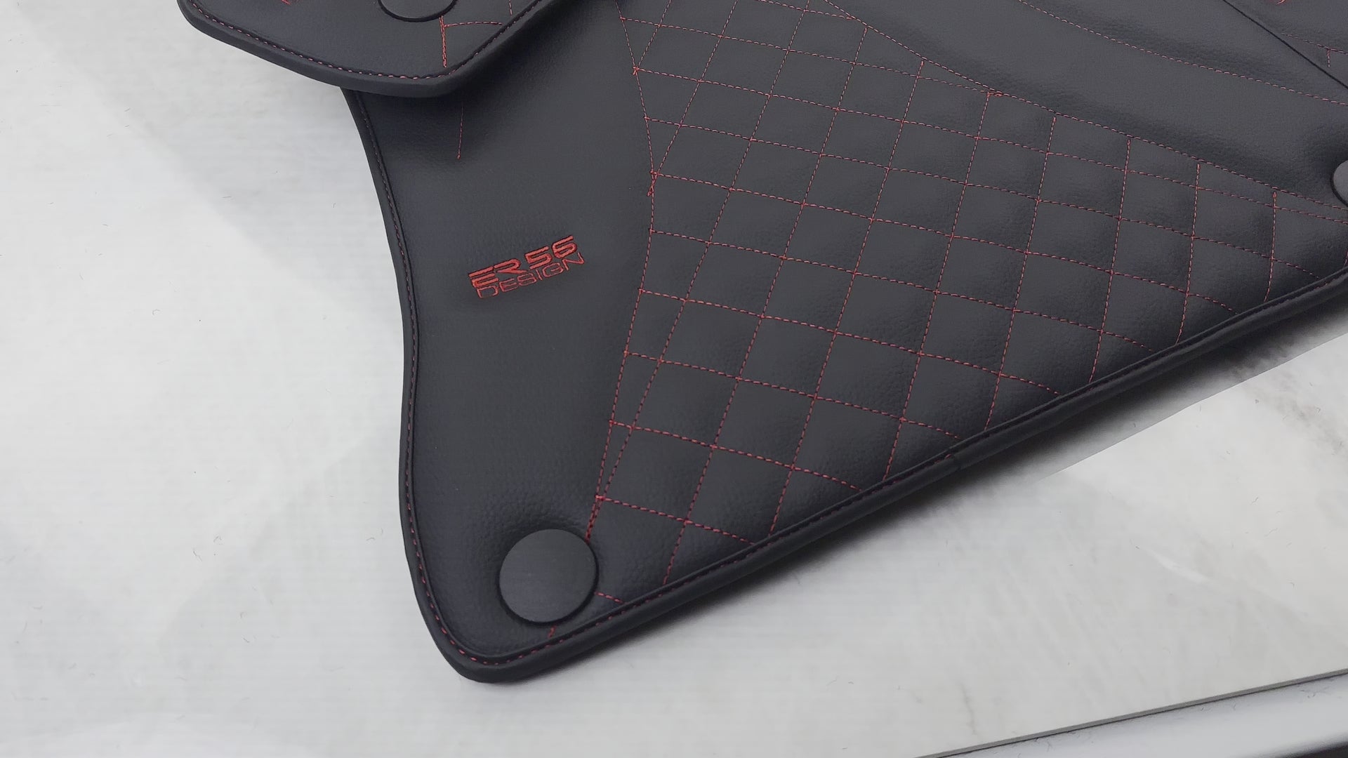 レザーフロアマット メルセデスベンツ Eクラス W213 セダン (2016-2020) ER56 デザイン用 - AutoWin